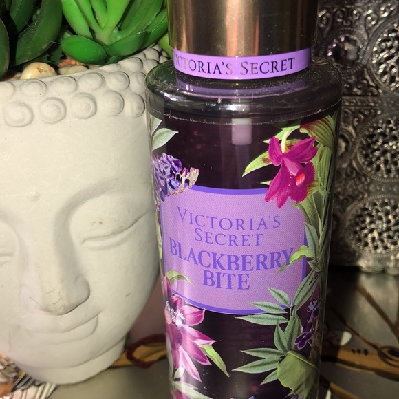 Victoria Secret BlackBerry bite body mist - Picture 2 of 3